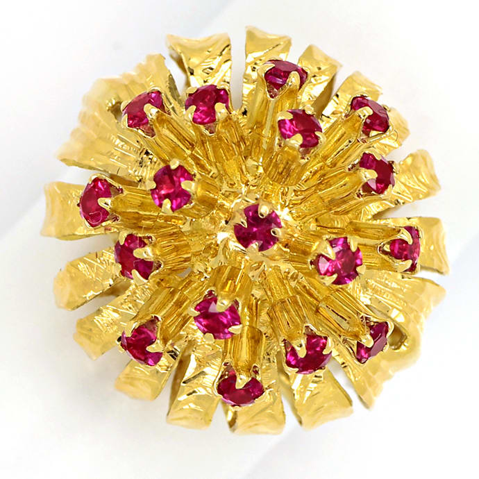 Gelbgoldring als dekorative Blüte mit roten Farbsteinen, aus Edelstein Farbstein Ringen