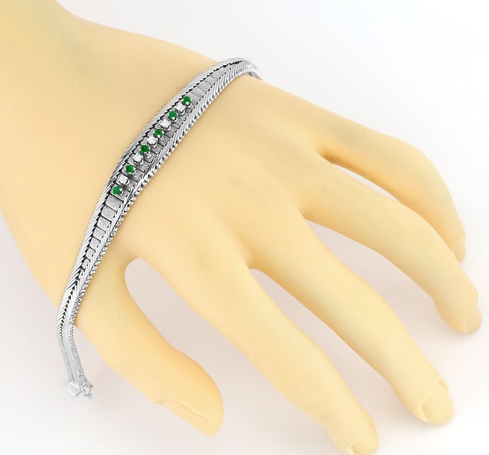 Foto 4 - Elegantes WeißGold-Armband Diamanten Smaragde, S2941