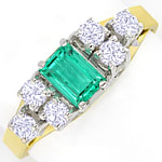 Eleganter Diamanten-Ring mit Spitzen-Smaragd