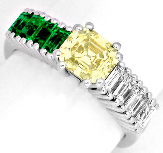 Gelber Diamant-Solitär im Emeraldcut mit Smaragd Baguetten