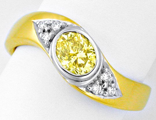 gelber Oval Schliff Diamant-Solitär in Brillant-Fassung