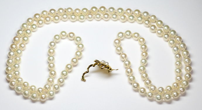 Lange Perlenkette mit geöffnetem Perlenclip / Verkürzer